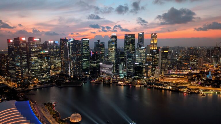 How to Travel like a Local 2